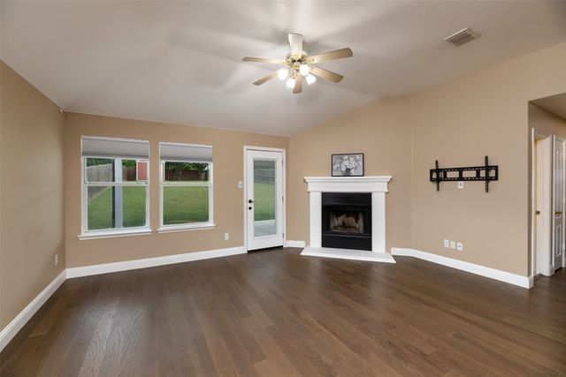 934 Plumeria Drive, Arlington, TX 76002