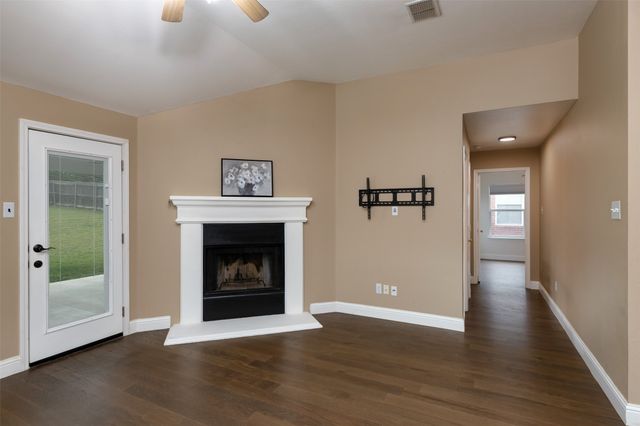 934 Plumeria Drive, Arlington, TX 76002