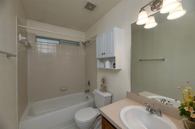 934 Plumeria Drive, Arlington, TX 76002