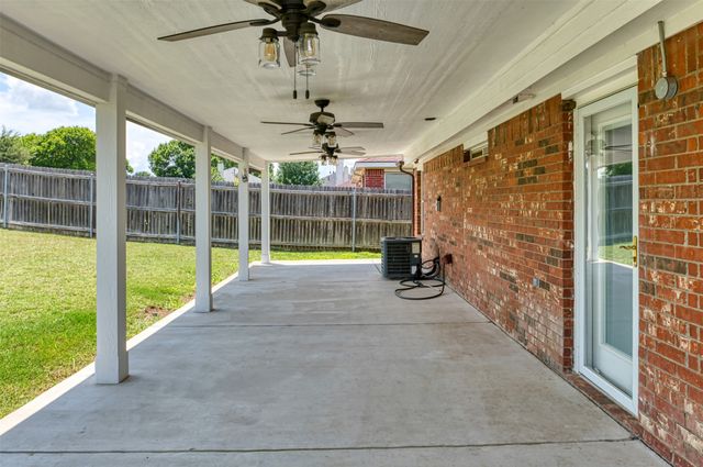 934 Plumeria Drive, Arlington, TX 76002