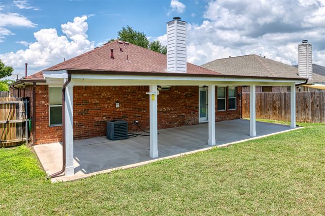 934 Plumeria Drive, Arlington, TX 76002