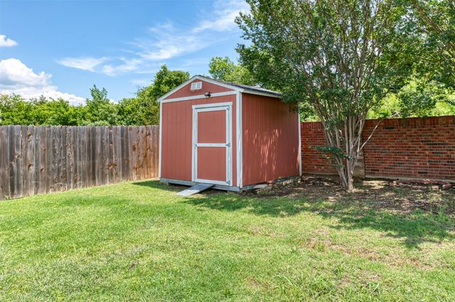934 Plumeria Drive, Arlington, TX 76002
