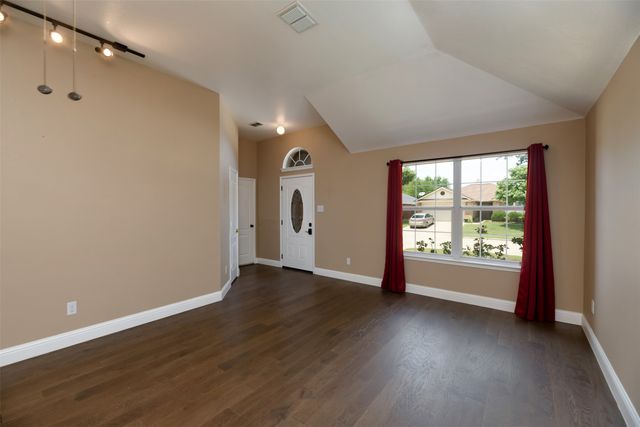 934 Plumeria Drive, Arlington, TX 76002