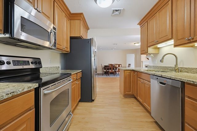 1 Lenox St 205, Norwood, MA 02062