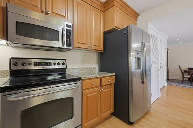 1 Lenox St 205, Norwood, MA 02062