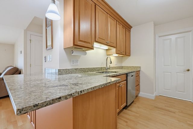 1 Lenox St 205, Norwood, MA 02062