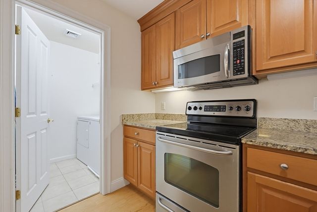 1 Lenox St 205, Norwood, MA 02062