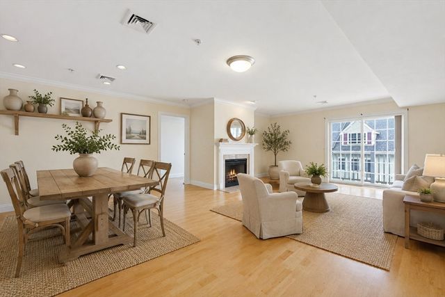 1 Lenox St 205, Norwood, MA 02062