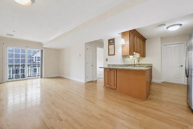 1 Lenox St 205, Norwood, MA 02062