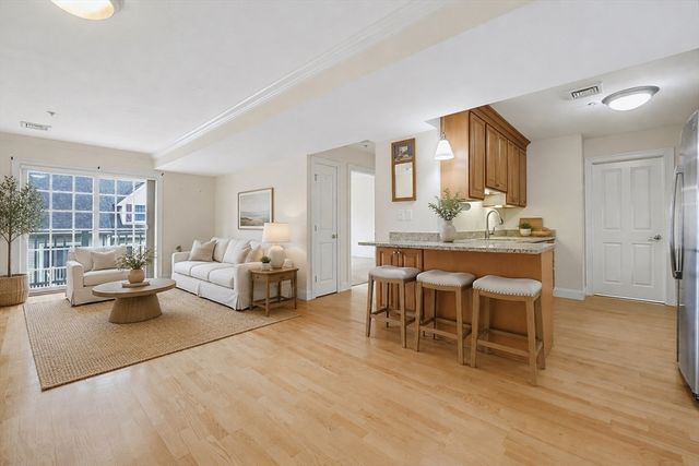 1 Lenox St 205, Norwood, MA 02062