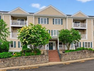 1 Lenox St 205, Norwood, MA 02062