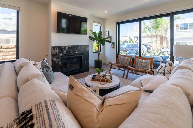 315 E Bay Ave, Newport Beach, CA 92661