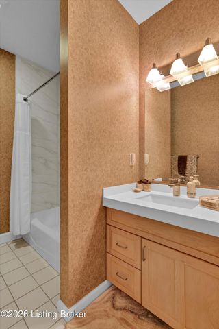 3257 Lands End, New Albany, IN 47150