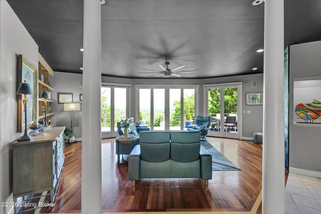 3257 Lands End, New Albany, IN 47150