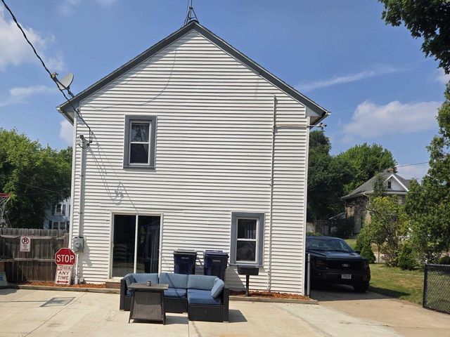 1118 E Racine Street, Janesville, WI 53545