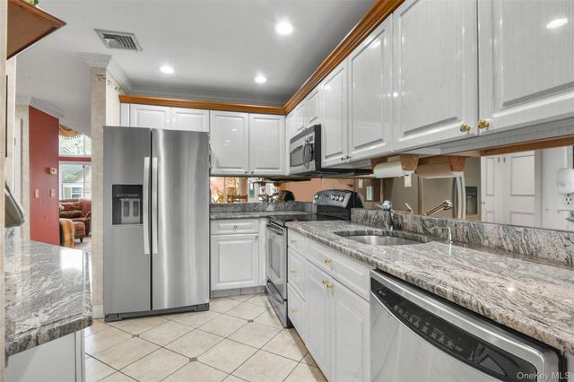 27 Top Of The Ridge D9, Mamaroneck, NY 10543