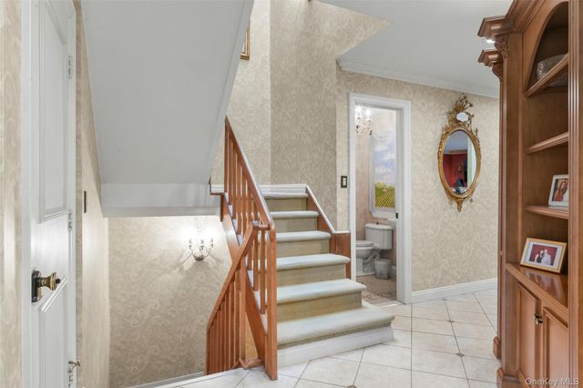 27 Top Of The Ridge D9, Mamaroneck, NY 10543