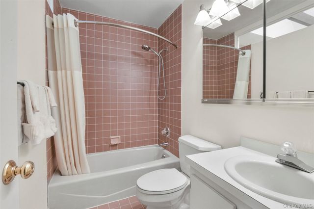 27 Top Of The Ridge D9, Mamaroneck, NY 10543