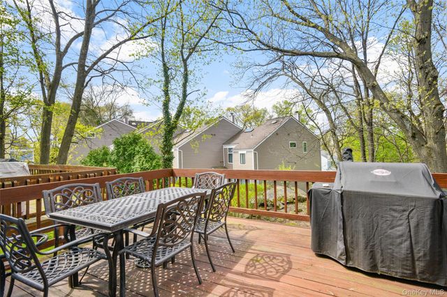 27 Top Of The Ridge D9, Mamaroneck, NY 10543