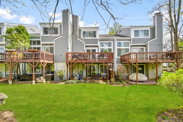 27 Top Of The Ridge D9, Mamaroneck, NY 10543