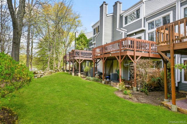 27 Top Of The Ridge D9, Mamaroneck, NY 10543