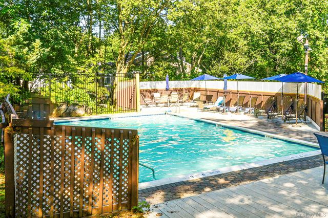 27 Top Of The Ridge D9, Mamaroneck, NY 10543