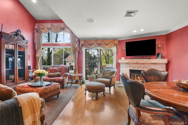 27 Top Of The Ridge D9, Mamaroneck, NY 10543
