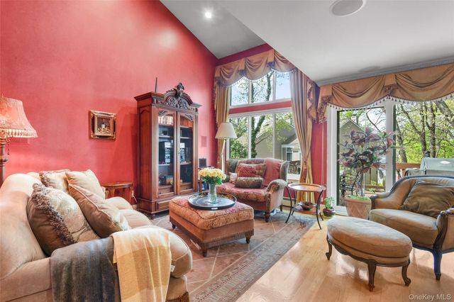 27 Top Of The Ridge D9, Mamaroneck, NY 10543