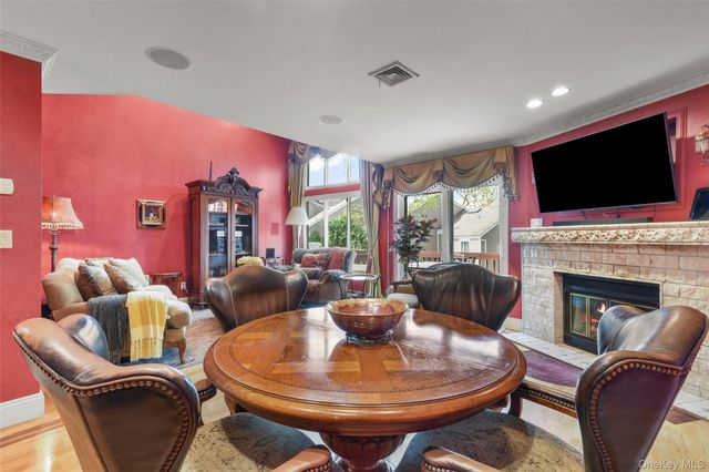 27 Top Of The Ridge D9, Mamaroneck, NY 10543