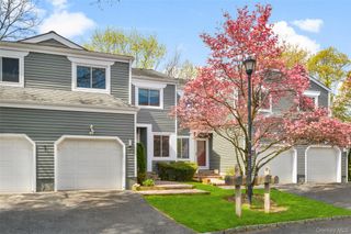 27 Top Of The Ridge D9, Mamaroneck, NY 10543