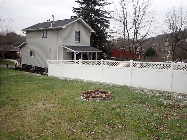 3517 W 3rd Ave, West Mayfield, PA 15010