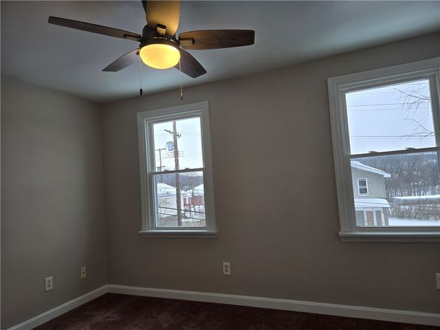 3517 W 3rd Ave, West Mayfield, PA 15010