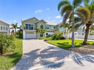 12176 Siesta DR, Fort Myers Beach, FL 33931