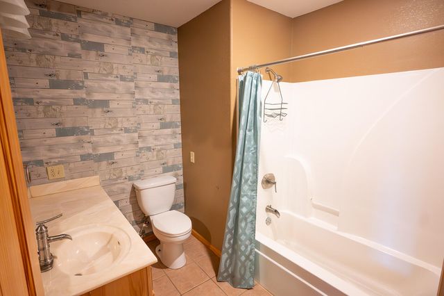 21620 County Road 232, Hermitage, MO 65668