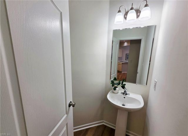 800 Oak Springs CT, Newport News, VA 23602