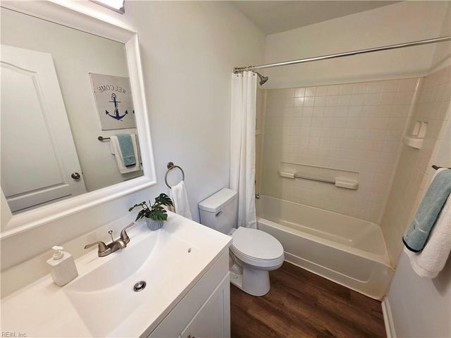 800 Oak Springs CT, Newport News, VA 23602