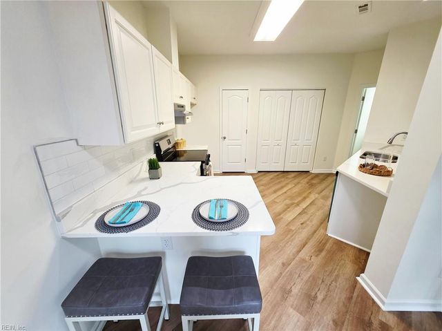 800 Oak Springs CT, Newport News, VA 23602