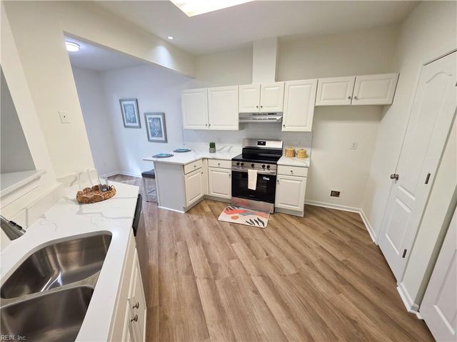 800 Oak Springs CT, Newport News, VA 23602
