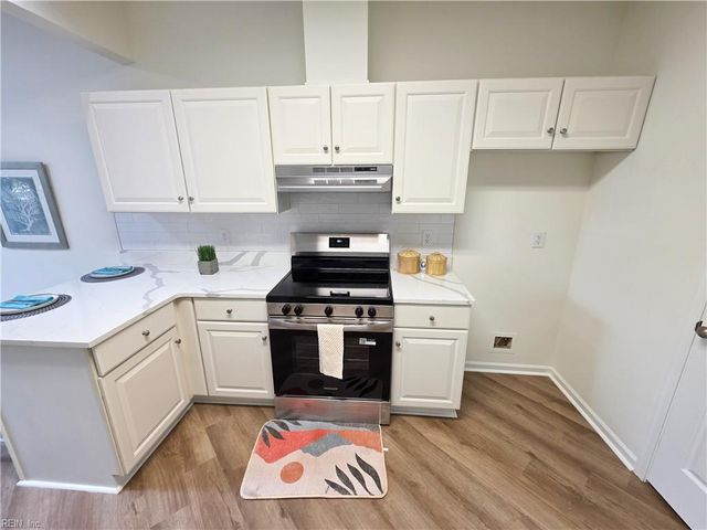 800 Oak Springs CT, Newport News, VA 23602