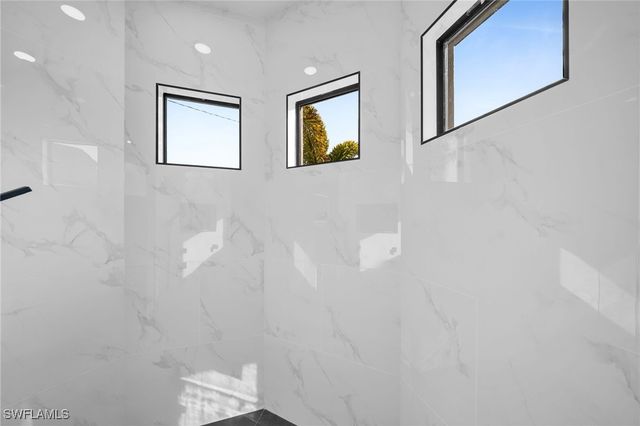 423 NW 6th TER, Cape Coral, FL 33993