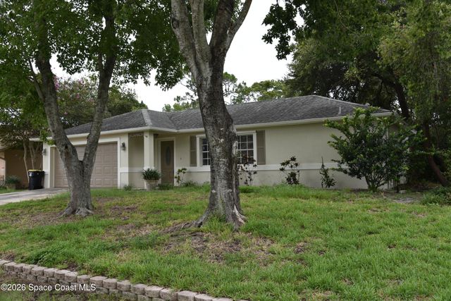 988 Hunt Street NW, Palm Bay, FL 32907