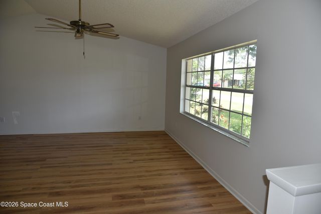 988 Hunt Street NW, Palm Bay, FL 32907