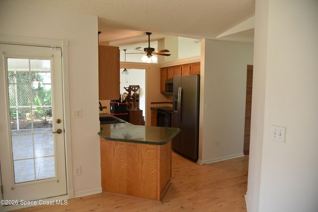 988 Hunt Street NW, Palm Bay, FL 32907