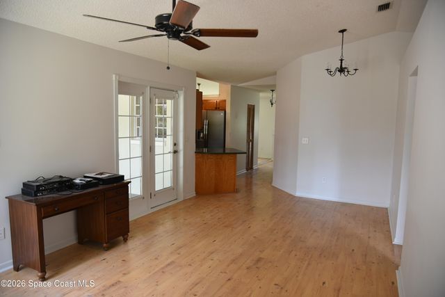 988 Hunt Street NW, Palm Bay, FL 32907