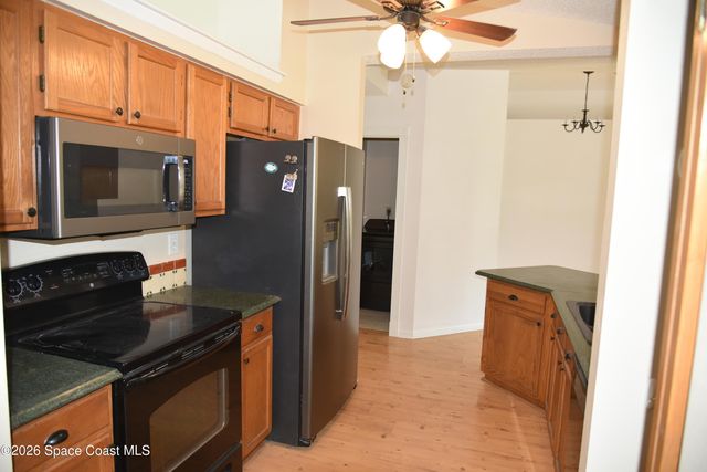 988 Hunt Street NW, Palm Bay, FL 32907