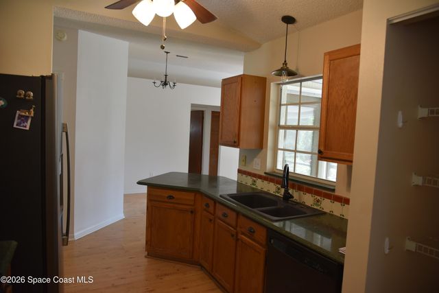 988 Hunt Street NW, Palm Bay, FL 32907