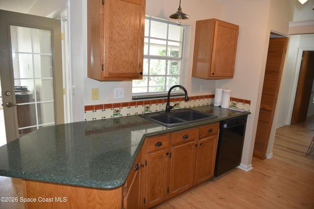 988 Hunt Street NW, Palm Bay, FL 32907