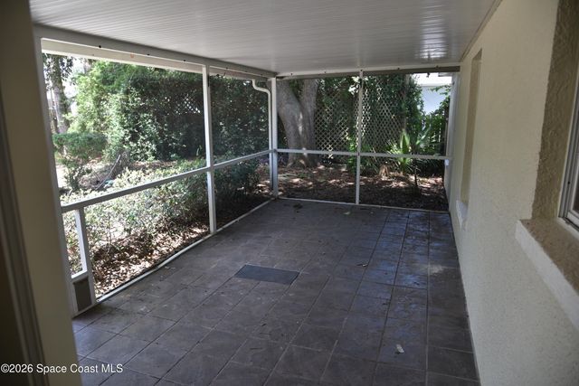 988 Hunt Street NW, Palm Bay, FL 32907