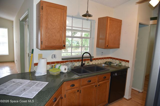 988 Hunt Street NW, Palm Bay, FL 32907