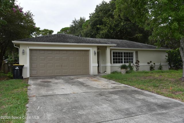 988 Hunt Street NW, Palm Bay, FL 32907